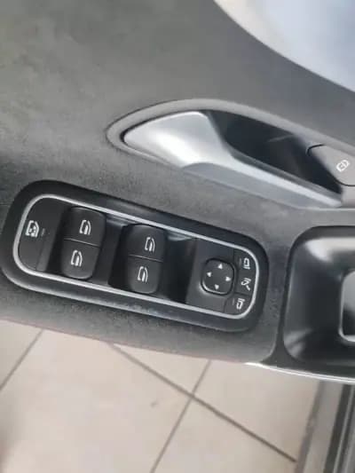 Vendo Mercedes-Benz A 220 Limousine 2020 - 30900 EUR, 30000 km - AUTO.MOTO.pt