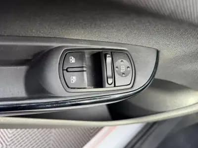 Sell Opel Corsa E Van 2018 - 8900 EUR, 121702 km - AUTO.MOTO.pt