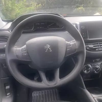 Vendo Peugeot 208 2016 - 9990 EUR, 103782 km - AUTO.MOTO.pt