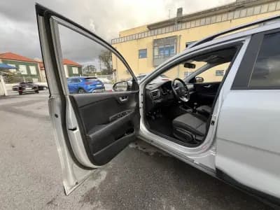 Vendo Kia Stonic 2022 - 13750 EUR, 81000 km - AUTO.MOTO.pt