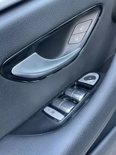 Sell Mercedes-Benz CLE 200 2020 - 38900 EUR, 99472 km - AUTO.MOTO.pt