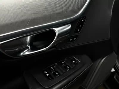 Vendo Volvo V90 2017 - 25490 EUR, 117800 km - AUTO.MOTO.pt