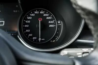 Vendo Alfa Romeo Stelvio 2017 - 29400 EUR, 139000 km - AUTO.MOTO.pt