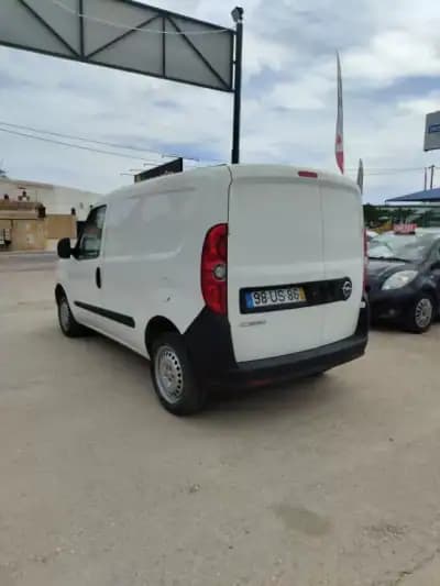 Sell Opel Combo 2018 - 11900 EUR, 170000 km - AUTO.MOTO.pt