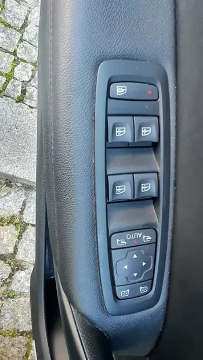 Sell Renault Mégane 2021 - 19900 EUR, 85000 km - AUTO.MOTO.pt