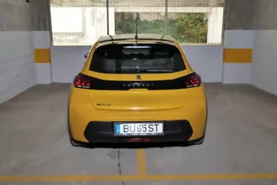 Vendo Peugeot e-208 2021 - 14350 EUR, 65000 km - AUTO.MOTO.pt