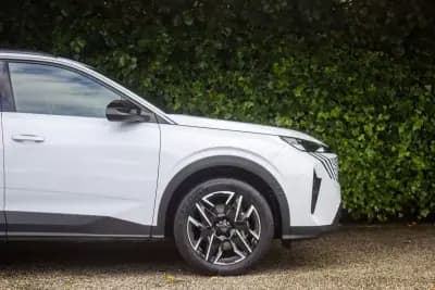 Vendo Peugeot 5008 2025 - 33500 EUR, 15000 km - AUTO.MOTO.pt