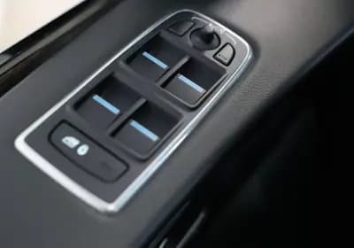 Sell Jaguar F-Pace 2018 - 33900 EUR, 70000 km - AUTO.MOTO.pt