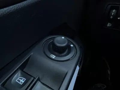 Vendo Renault Captur 2016 - 11900 EUR, 102000 km - AUTO.MOTO.pt