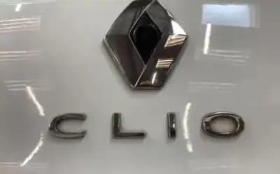 Sell Renault Clio 2021 - 18490 EUR, 45700 km - AUTO.MOTO.pt