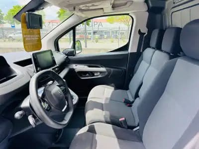 Vendo Peugeot 2021 - 16000 EUR, 140000 km - AUTO.MOTO.pt