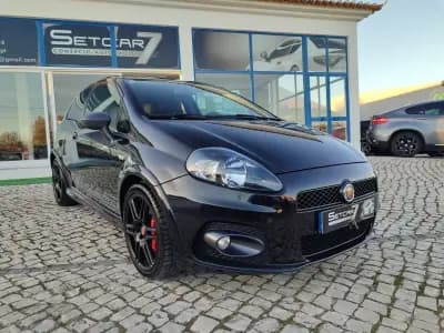 Vendo Fiat Grande Punto 2010 - 13900 EUR, 32000 km - AUTO.MOTO.pt