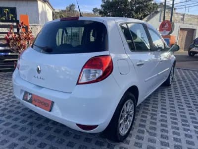 Sell Renault Clio 2010 - 5950 EUR, 239402 km - AUTO.MOTO.pt