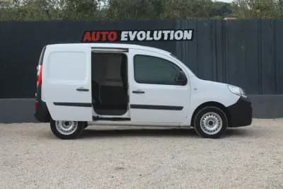 Vendo Renault Kangoo 2019 - 8456 EUR, 175000 km - AUTO.MOTO.pt