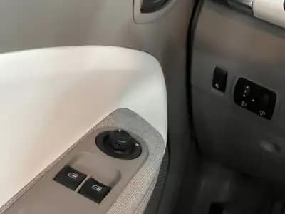 Vendo Renault Zoe 2019 - 9990 EUR, 150000 km - AUTO.MOTO.pt