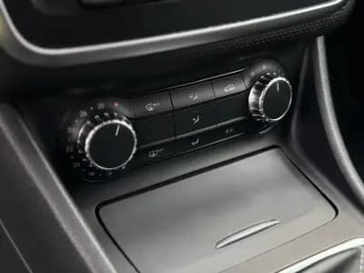 Vendo Mercedes-Benz A 180 2015 - 14950 EUR, 180700 km - AUTO.MOTO.pt