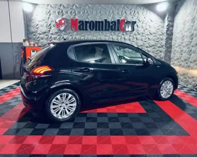 Vendo Peugeot 208 2017 - 8990 EUR, 100342 km - AUTO.MOTO.pt