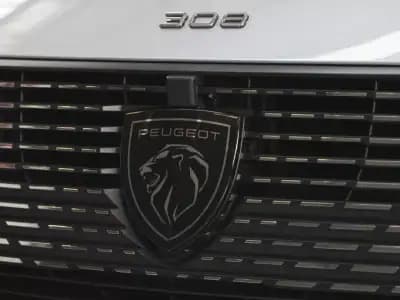 Vendo Peugeot 308 2024 - 26990 EUR, 16000 km - AUTO.MOTO.pt