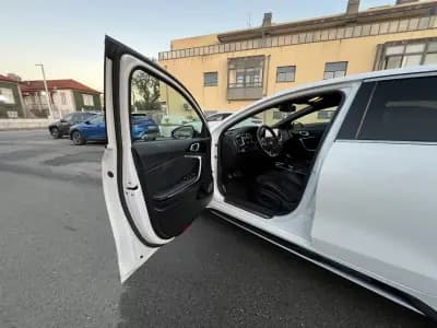 Vendo Kia ProCeed 2022 - 19450 EUR, 92000 km - AUTO.MOTO.pt