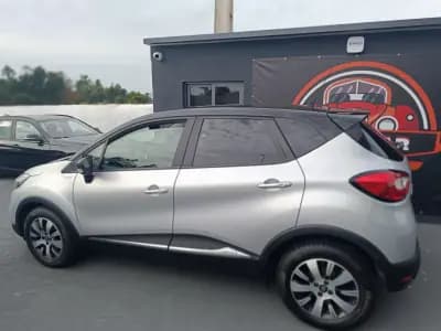 Vendo Renault Captur 2016 - 12490 EUR, 138211 km - AUTO.MOTO.pt