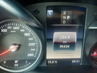 Sell Mercedes-Benz GLC 250 2018 - 49990 EUR, 96000 km - AUTO.MOTO.pt