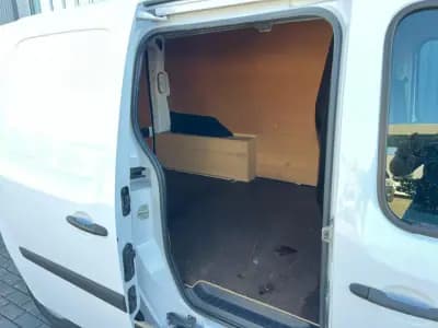 Vendo Renault Kangoo 2018 - 14500 EUR, 101052 km - AUTO.MOTO.pt