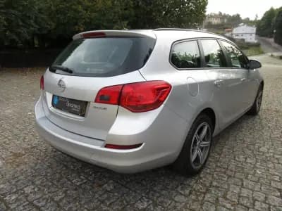 Sell Opel Astra Sports Tourer 2011 - 5990 EUR, 258000 km - AUTO.MOTO.pt