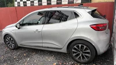 Vendo Renault Clio 2023 - 14500 EUR, 79000 km - AUTO.MOTO.pt