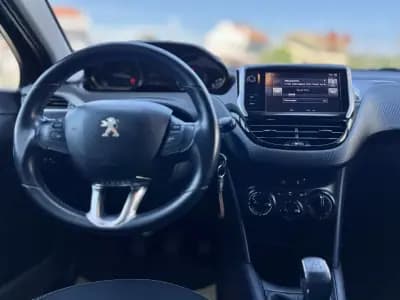 Vendo Peugeot 208 2017 - 9950 EUR, 147000 km - AUTO.MOTO.pt