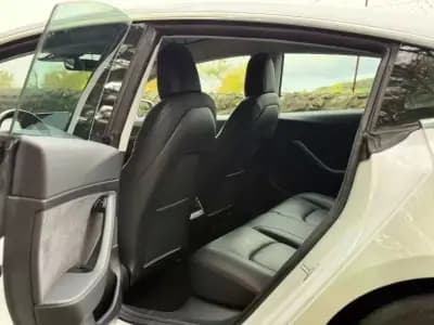 Sell Tesla Model 3 2020 - 22000 EUR, 101000 km - AUTO.MOTO.pt