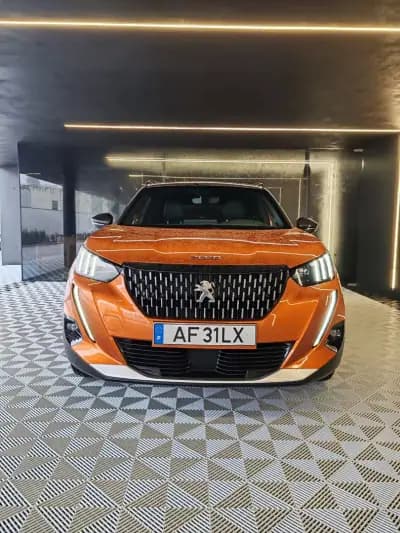 Vendo Peugeot 2008 2021 - 19750 EUR, 134592 km - AUTO.MOTO.pt