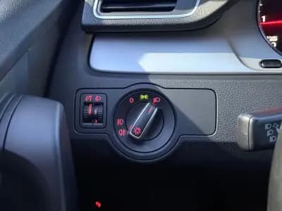 Vendo Volkswagen Passat Variant 2011 - 10900 EUR, 135000 km - AUTO.MOTO.pt