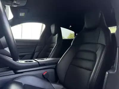 Vendo Porsche Taycan 2023 - 74990 EUR, 35900 km - AUTO.MOTO.pt