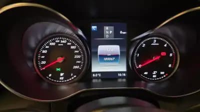 Vendo Mercedes-Benz C 220 2018 - 29900 EUR, 179960 km - AUTO.MOTO.pt