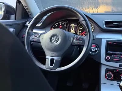 Vendo Volkswagen Passat Variant 2011 - 10900 EUR, 135000 km - AUTO.MOTO.pt