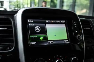 Vendo Renault Trafic 2020 - 30990 EUR, 126359 km - AUTO.MOTO.pt