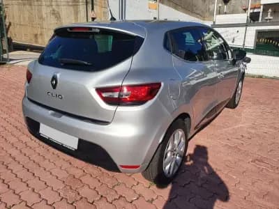 Vendo Renault Clio 2019 - 13250 EUR, 142000 km - AUTO.MOTO.pt
