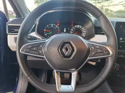 Vendo Renault Clio 2023 - 19990 EUR, 21500 km - AUTO.MOTO.pt