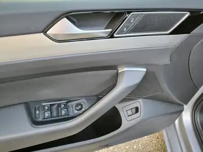 Vendo Volkswagen Passat 2019 - 18950 EUR, 155079 km - AUTO.MOTO.pt