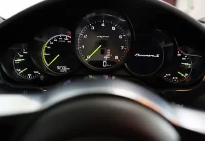 Vendo Porsche Panamera 2016 - 53900 EUR, 92706 km - AUTO.MOTO.pt