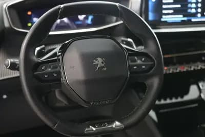 Vendo Peugeot 2008 2021 - 23900 EUR, 30000 km - AUTO.MOTO.pt