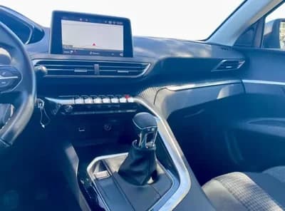 Vendo Peugeot 3008 2019 - 19480 EUR, 71800 km - AUTO.MOTO.pt