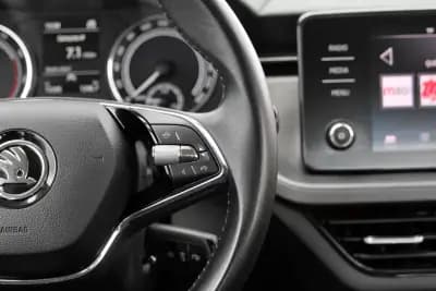 Vendo Skoda Kamiq 2023 - 17900 EUR, 77340 km - AUTO.MOTO.pt