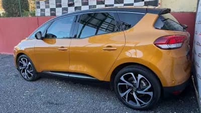 Vendo Renault Scénic 2019 - 16900 EUR, 69000 km - AUTO.MOTO.pt