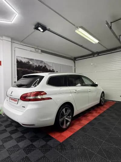 Sell Peugeot 308 2017 - 9900 EUR, 134755 km - AUTO.MOTO.pt