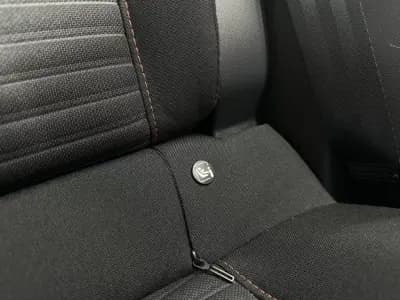 Vendo Peugeot e-2008 2023 - 22500 EUR, 46500 km - AUTO.MOTO.pt