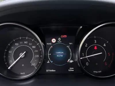 Sell Jaguar E-Pace 2018 - 29750 EUR, 77000 km - AUTO.MOTO.pt