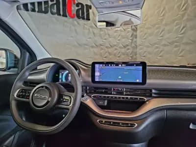 Sell Fiat 500e C 2022 - 28990 EUR, 7468 km - AUTO.MOTO.pt