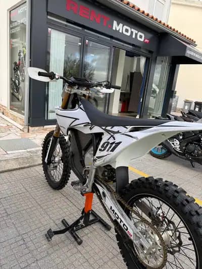 Vendo mota Stark Varg MX 2025 - 8500 EUR, 27 km - AUTO.MOTO.pt