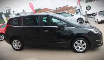 Vendo Peugeot 5008 2015 - 7450 EUR, 221000 km - AUTO.MOTO.pt